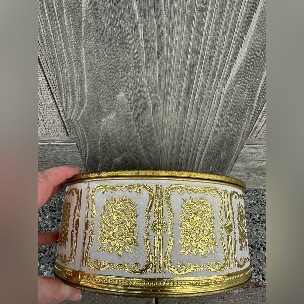 Vintage Guildcraft Gold White Large Round Tin Container USA Sewing Box Embossed - Picture 2 of 4